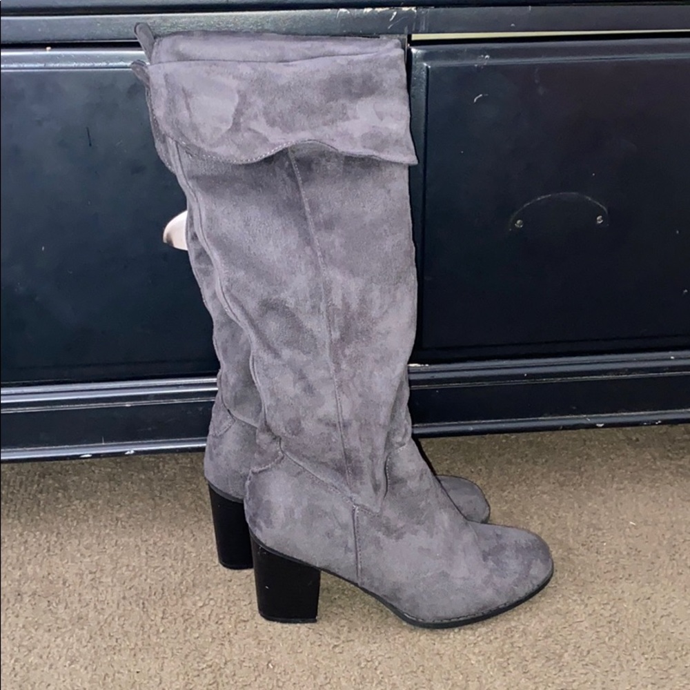Knee boots